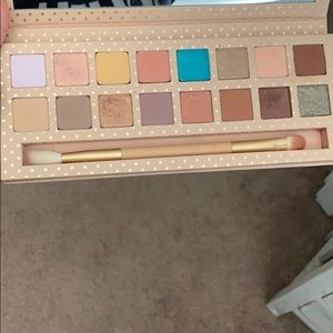 Kylie cosmetics. Take me on vacation eye shadow